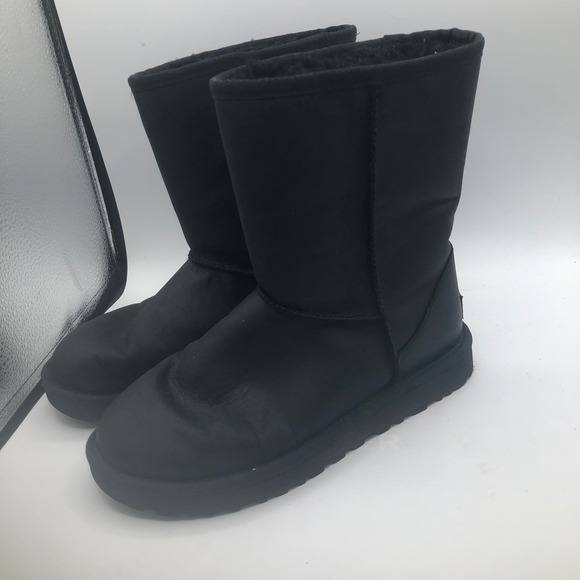 UGG Classic Short Boots Black Women's Size 8 Cozy Sheepskin Lined Winter Warm - Picture 3 of 6